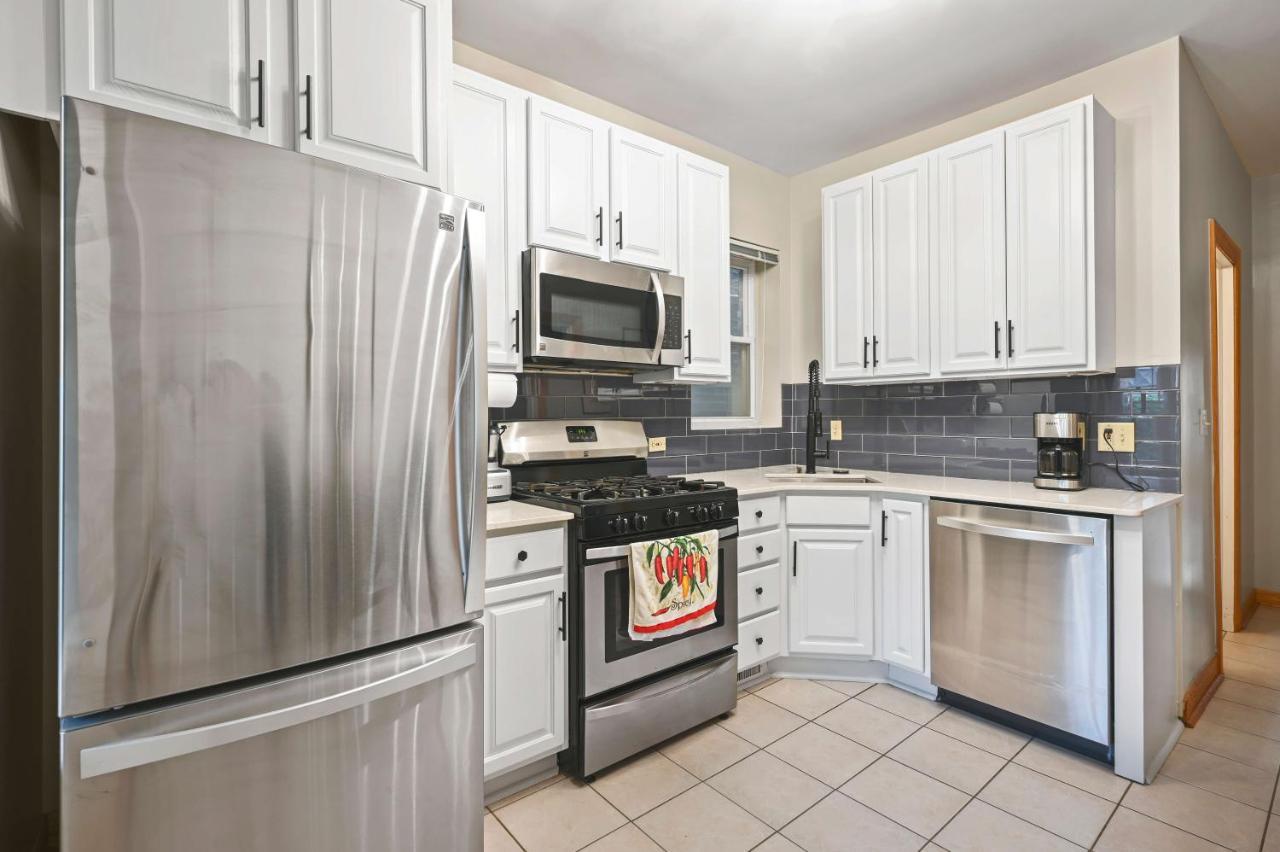 2 Bed Apt W/ Office, Free Parking, Near Wrigley Chicago Exterior photo
